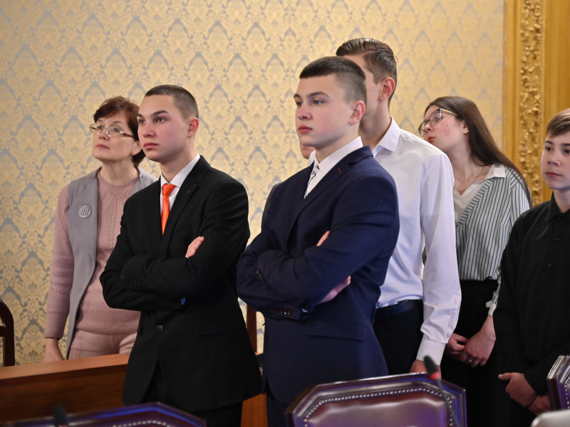 Учащиеся МОУ СШ №3 в Ивановской Областной Думе.